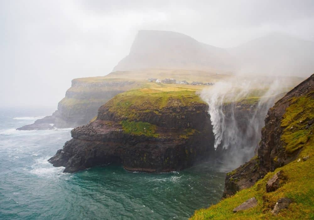 Múlafossur Waterfall 